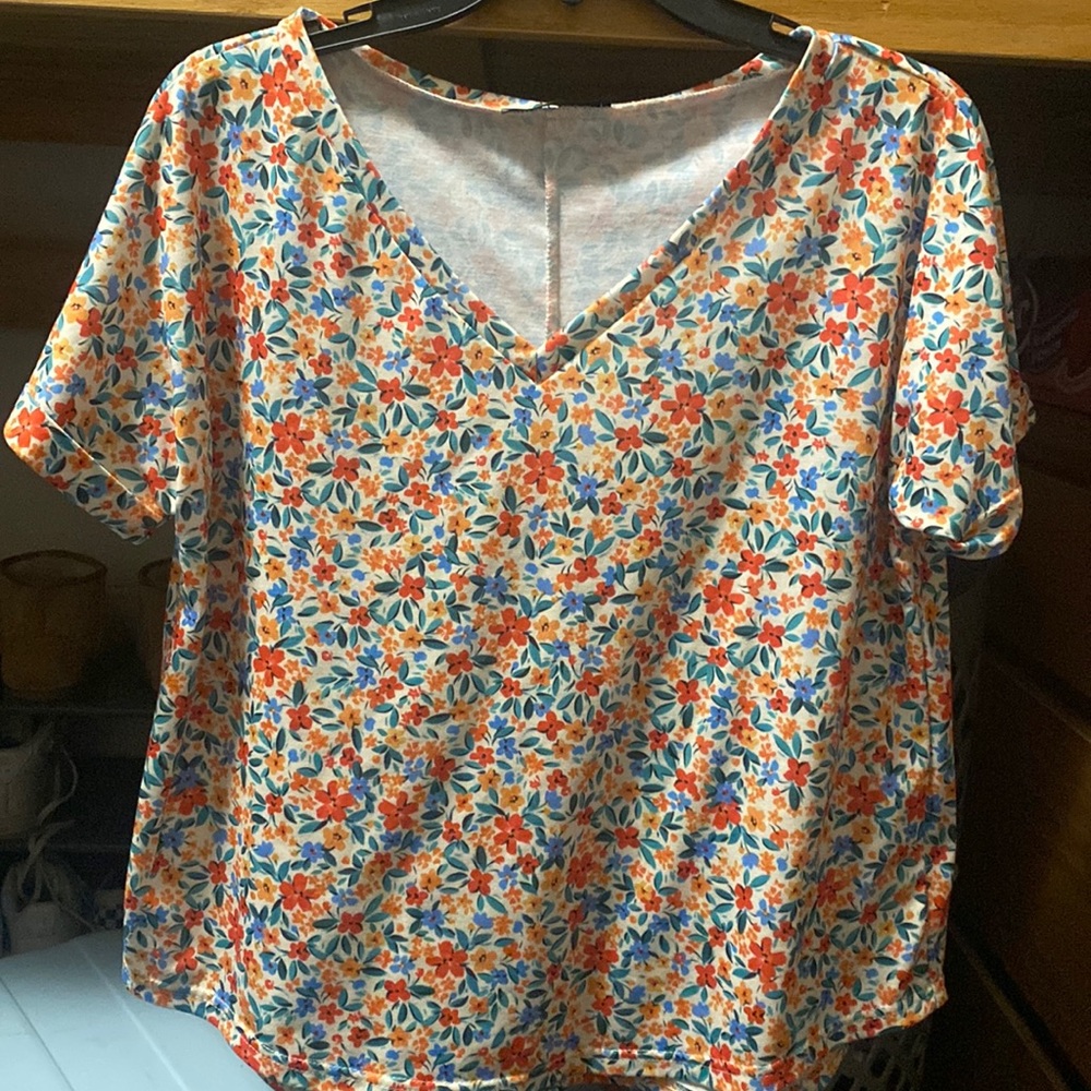 SHEIN Allover Floral Print Batwing Sleeve Tee S